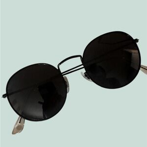 Source Unknown Black Round Sunglasses